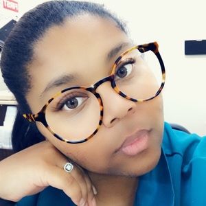 Meet your Posher, Yvonne